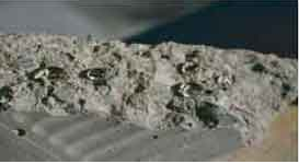 س از شکستن بتن و قطرات آب در منطقهي شکست