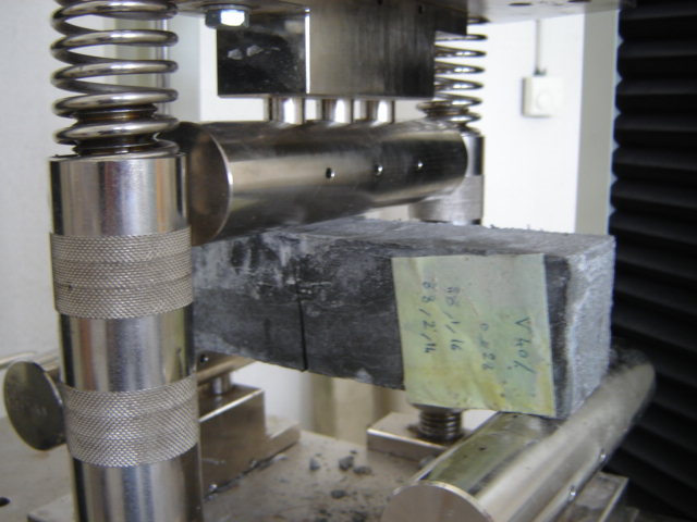 شکست خمشی نمونه های کامپوزیت سیمانی حاوی ذرات لاستیک